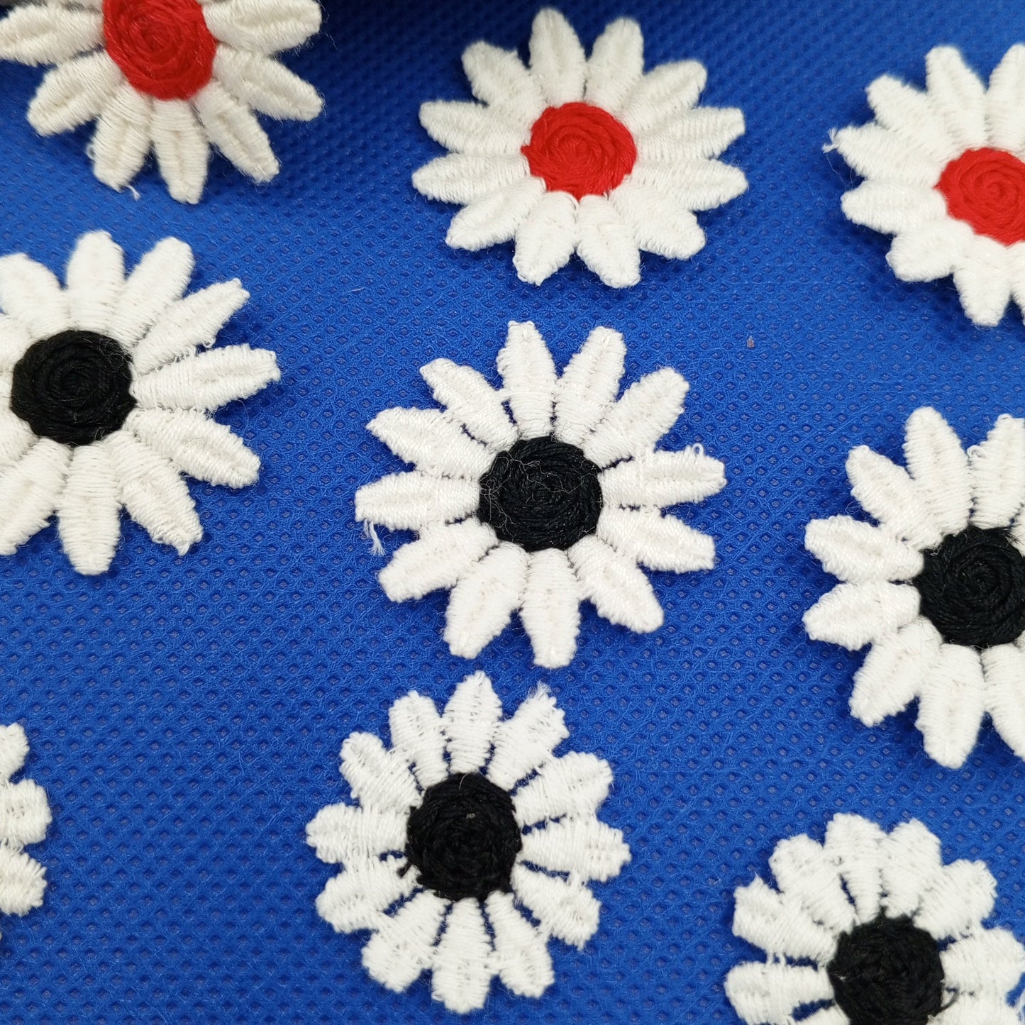 12 pieces FLORAL VINTAGE appliqués white black red flower Patches #119