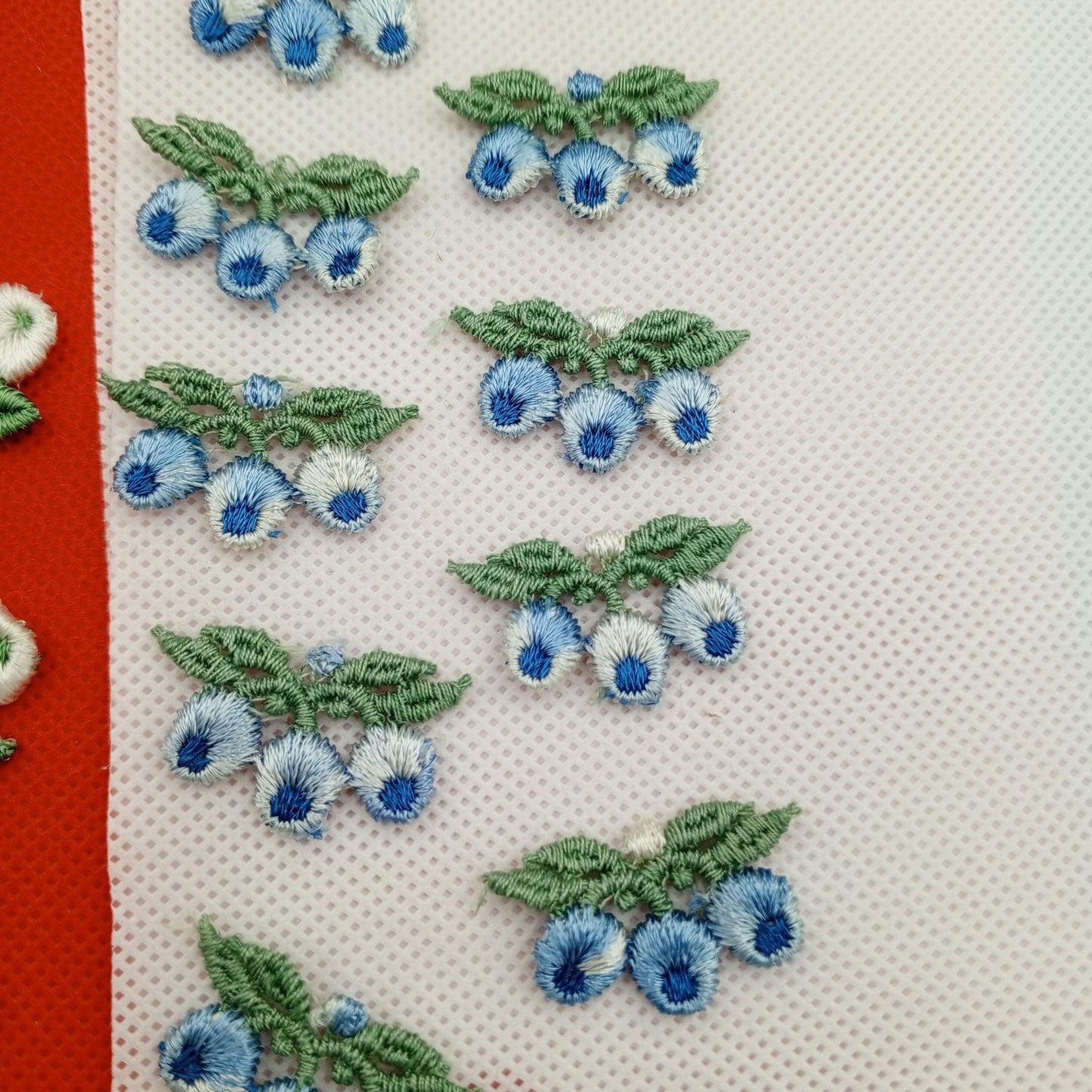 30 pieces FLORAL VINTAGE appliques white yellow blue baby blue green flower Patches #149