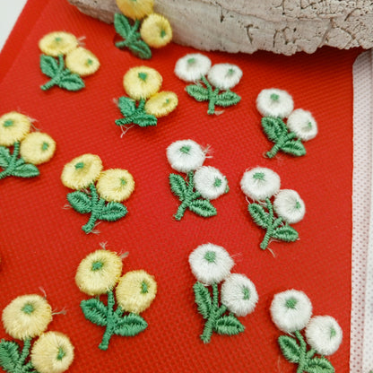 30 pieces FLORAL VINTAGE appliques white yellow blue baby blue green flower Patches #149