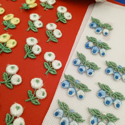 30 pieces FLORAL VINTAGE appliques white yellow blue baby blue green flower Patches #149