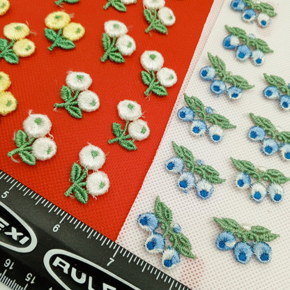30 pieces FLORAL VINTAGE appliques white yellow blue baby blue green flower Patches #149