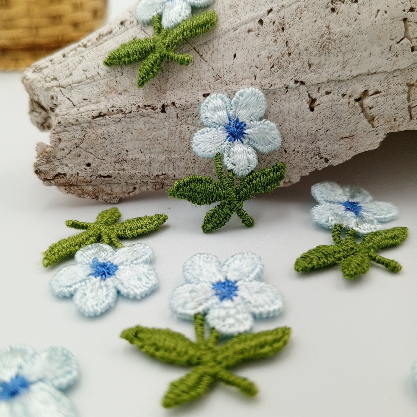 FLORAL VINTAGE appliques light blue flower Patches #235