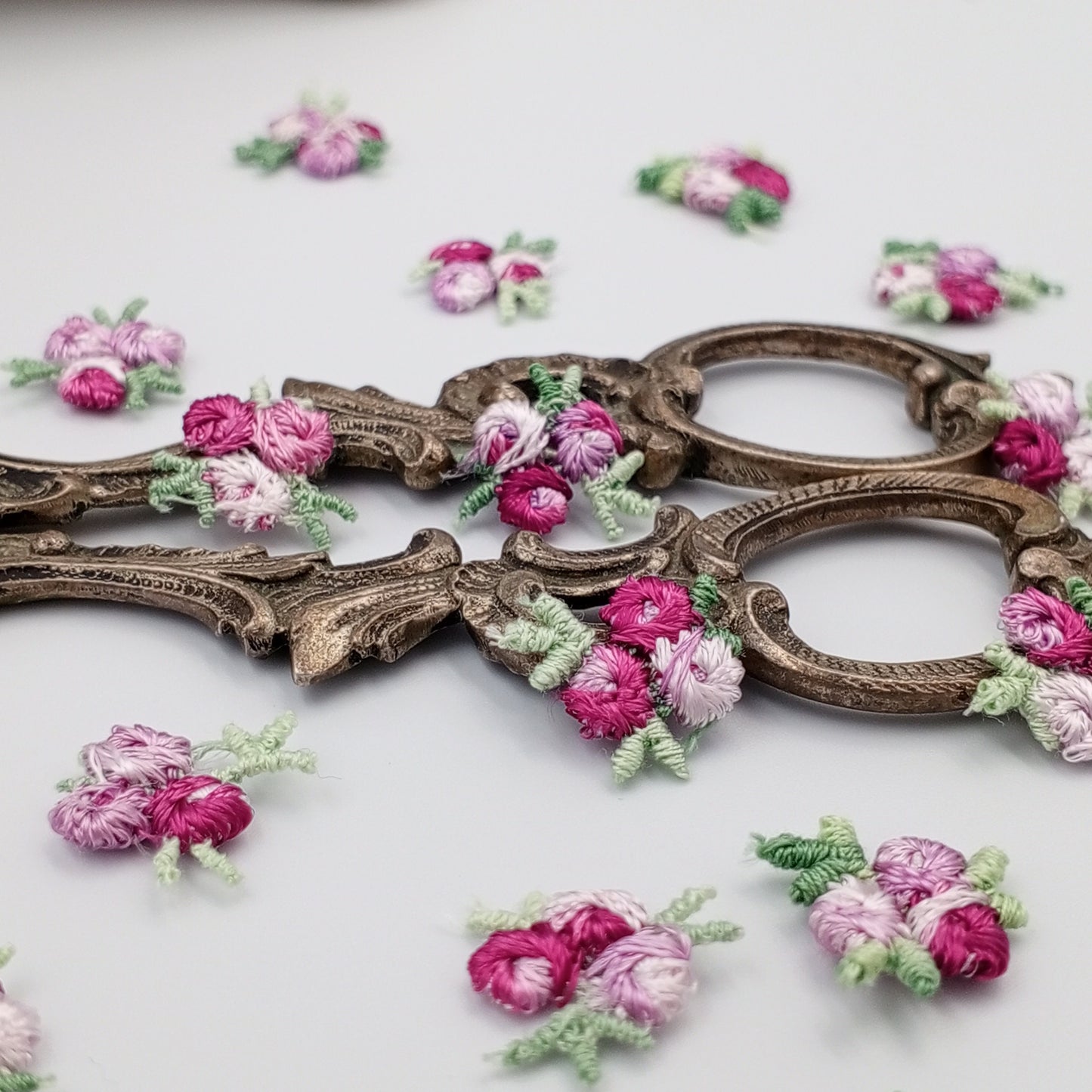 VINTAGE appliques cute lilac white purple flower embroidery Patches #310