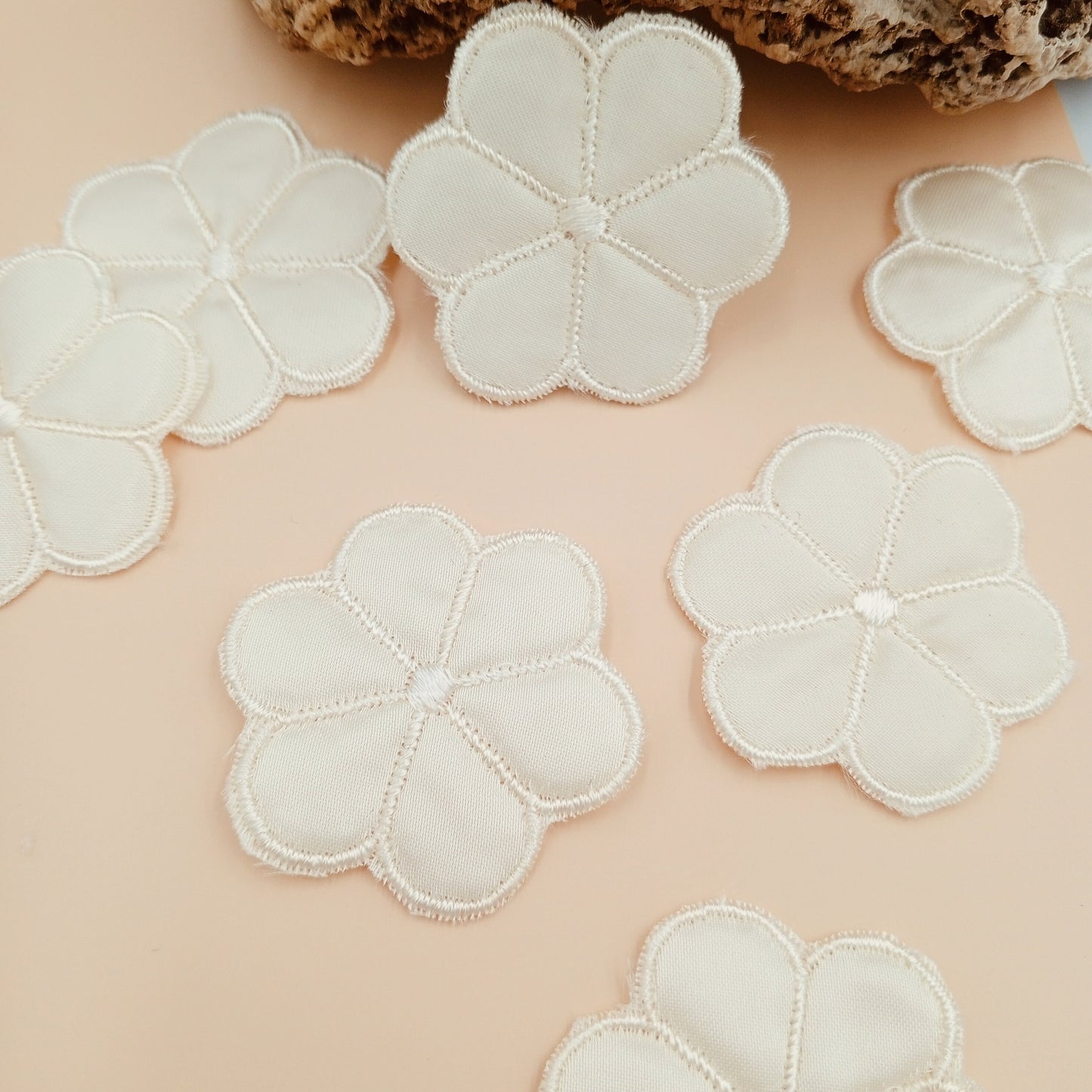 FLORAL VINTAGE appliques cream flower padded Patches #285