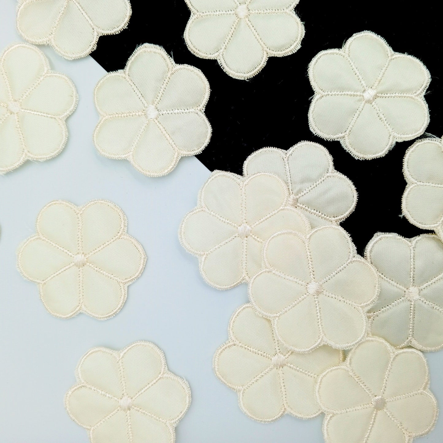 FLORAL VINTAGE appliques cream flower padded Patches #285