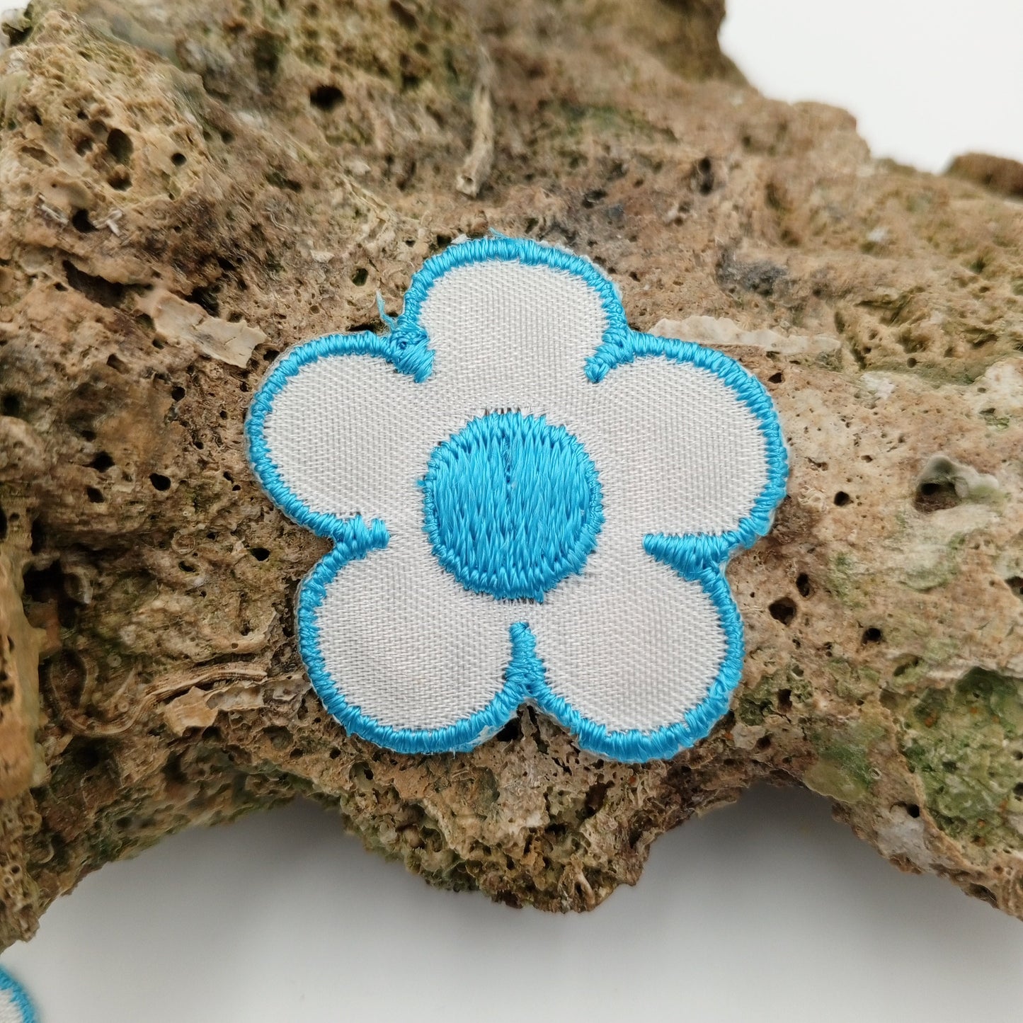 FLORAL VINTAGE applique turquoise white Flower Patches #264