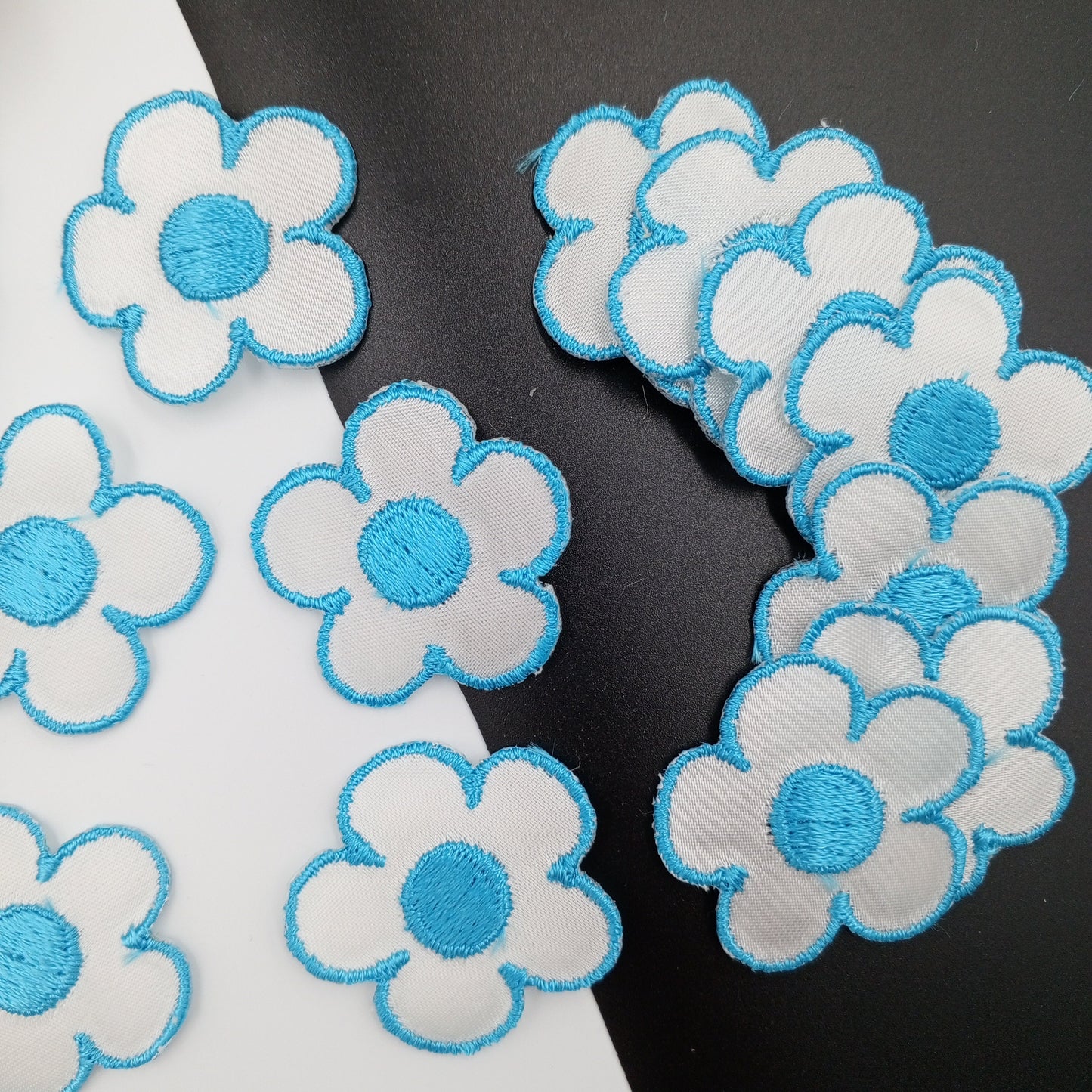 FLORAL VINTAGE applique turquoise white Flower Patches #264