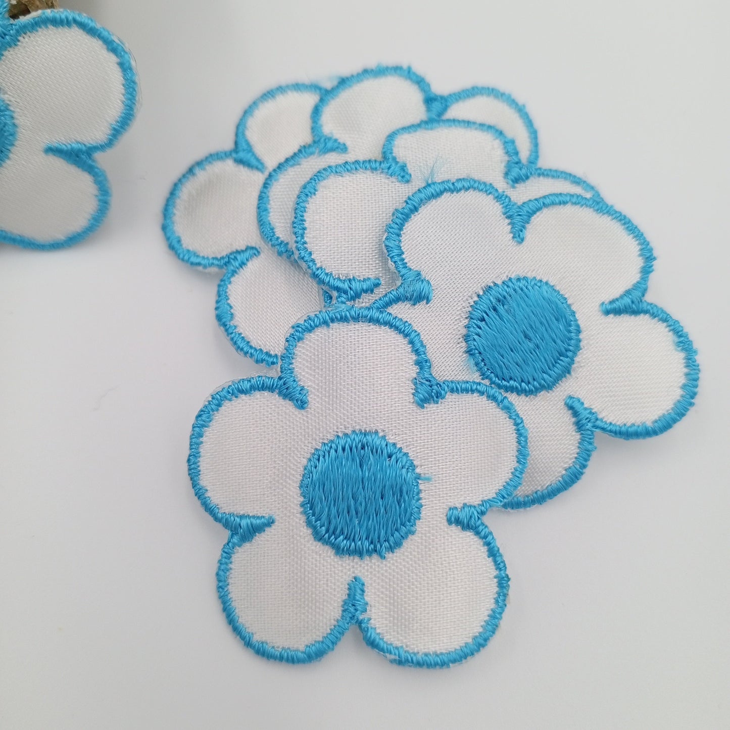 FLORAL VINTAGE applique turquoise white Flower Patches #264