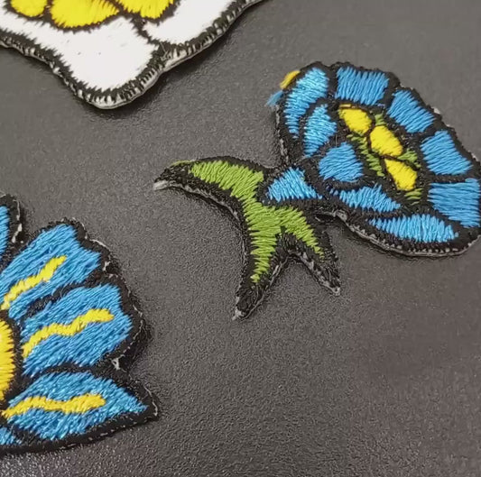 8 pieces FLORAL VINTAGE appliqués white yellow black green blue flower Patches #99
