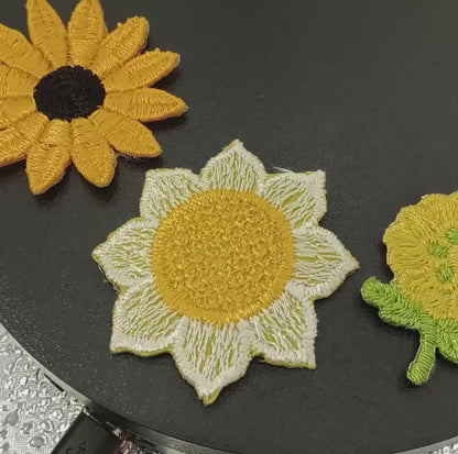 6 pieces FLORAL VINTAGE appliqués yellow lime green black white flower Patches #111