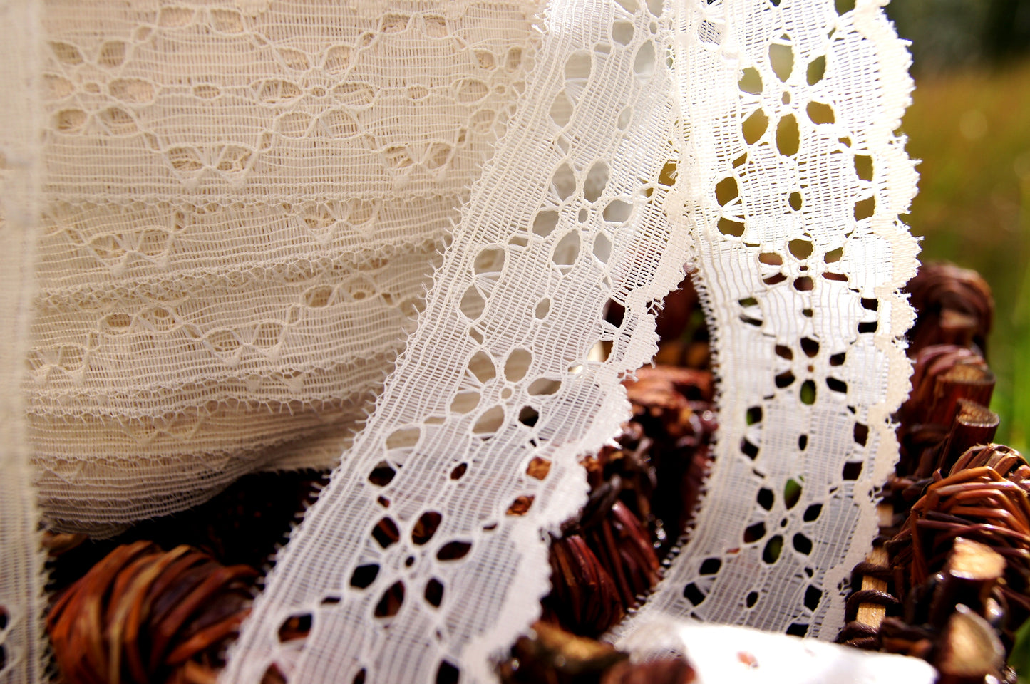 Eyelet Lace Edging Scalloped Off White 1¼" wide