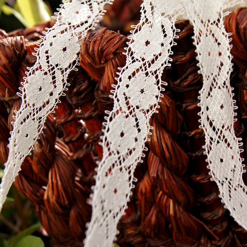 Picot Edge Floral Lace Trim Off White ¾