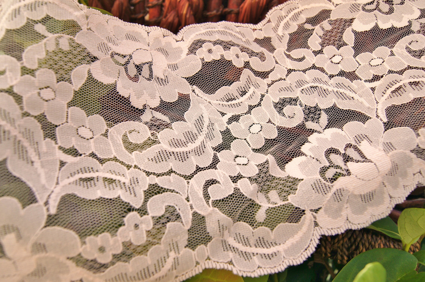 Lovely Floral Galloon Lace Light Peach 5⅛" wide