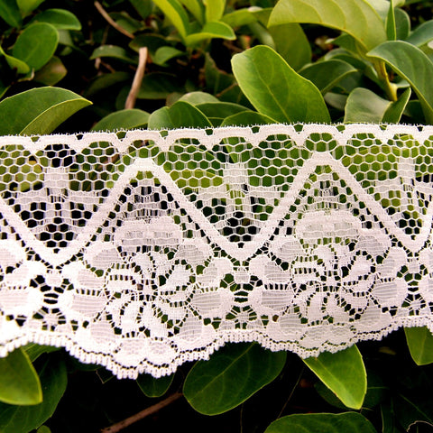 Zig Zag Floral Scalloped Off White Lace Trim