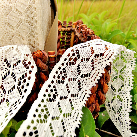 Light Beige Diamond Scalloped Vintage Lace