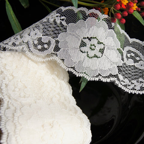 Scalloped Flower Raschel Lace - Off White