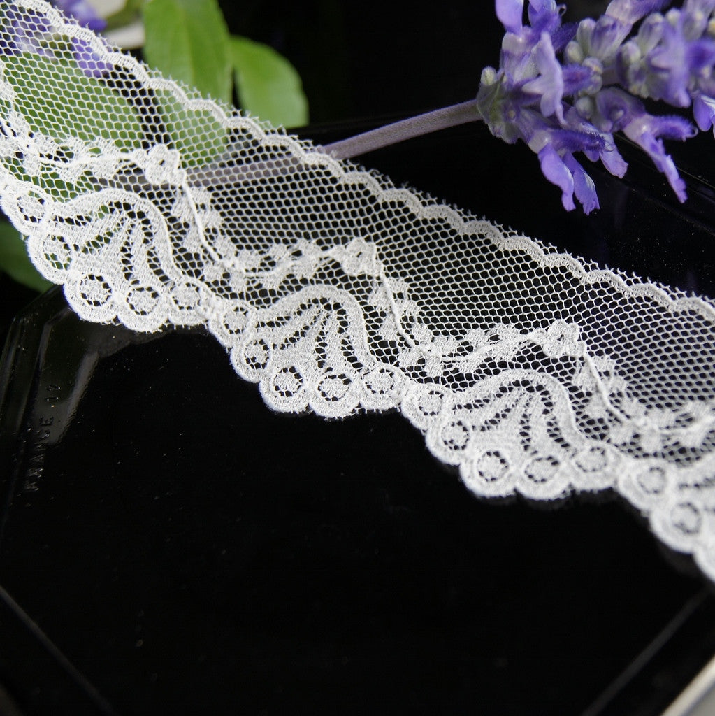 Ivory Floral Scallop Edge Lace Trim 1½