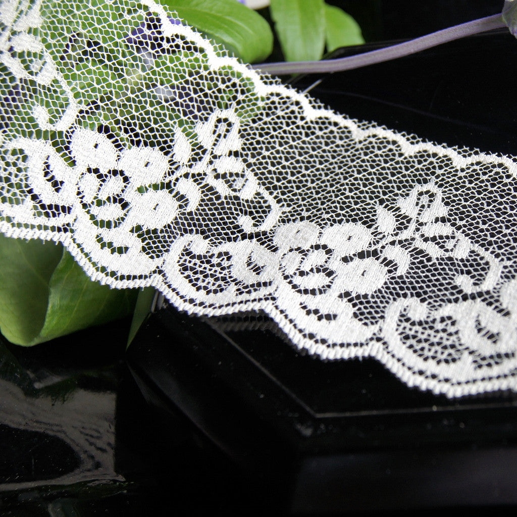 Ivory Scalloped Flower Edge Lace Trim 2¾