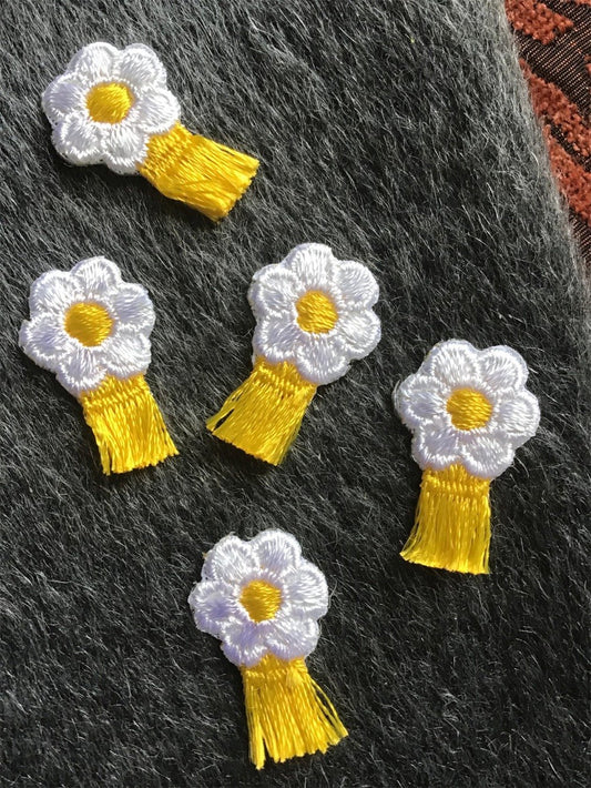 White Vintage Yellow Daisy Embroidered Decorative Floral Patch #5086