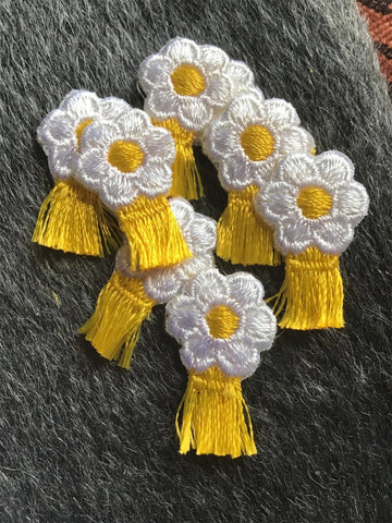 White Vintage Yellow Daisy Embroidered Decorative Floral Patch #5086
