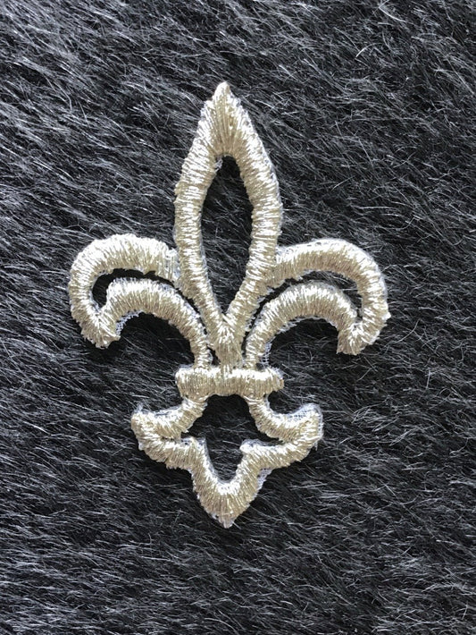 Metallic Silver Fleur-De-Lis Vintage Decorative Iron-on Embroidery Applique Patch #5088